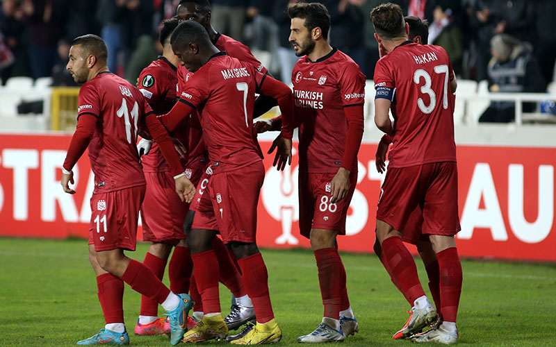 sivasspor-vs-antalyaspor-0000-ngay-1-11-2022-1